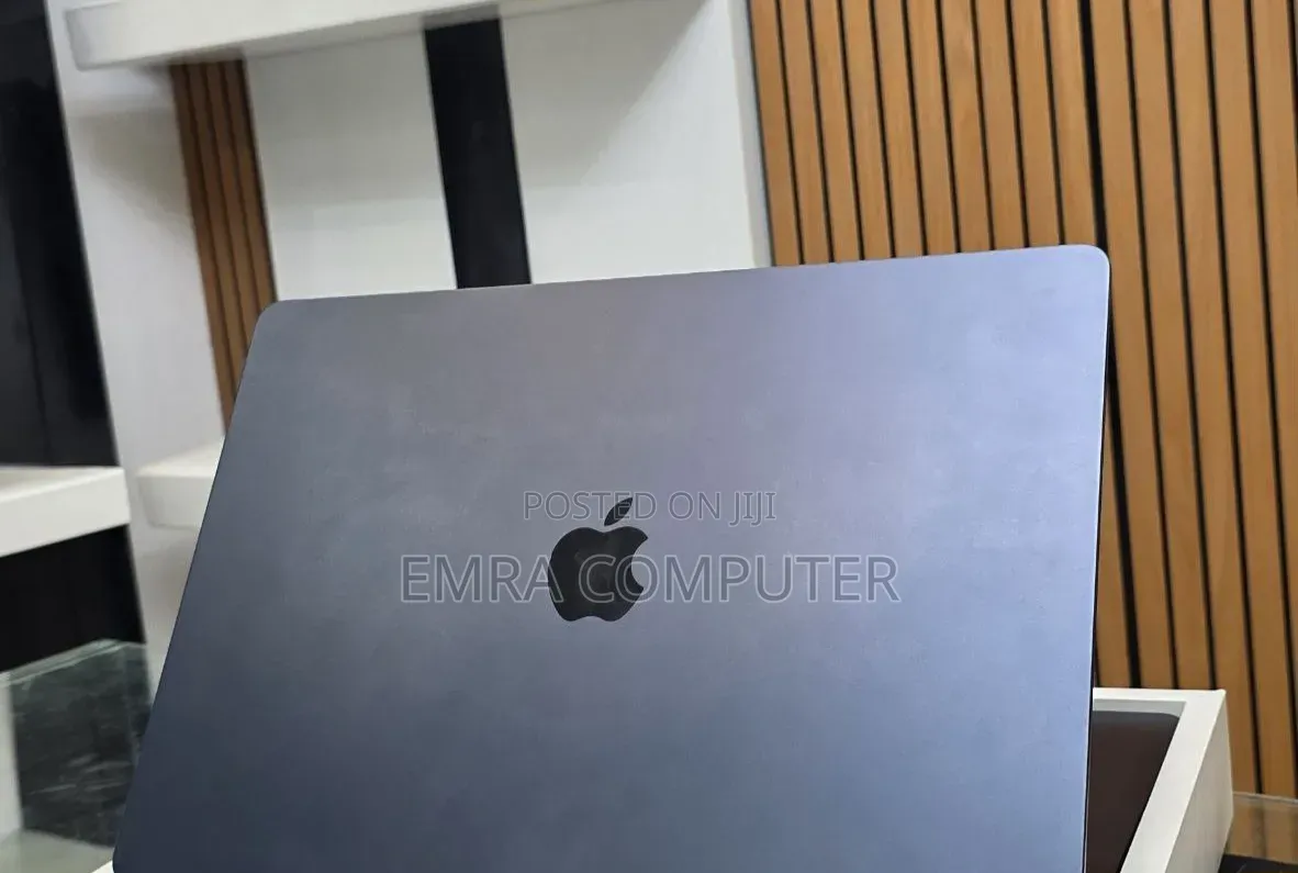 New Laptop Apple MacBook Air 2025 M4 16GB Apple M4 SSD 256GB