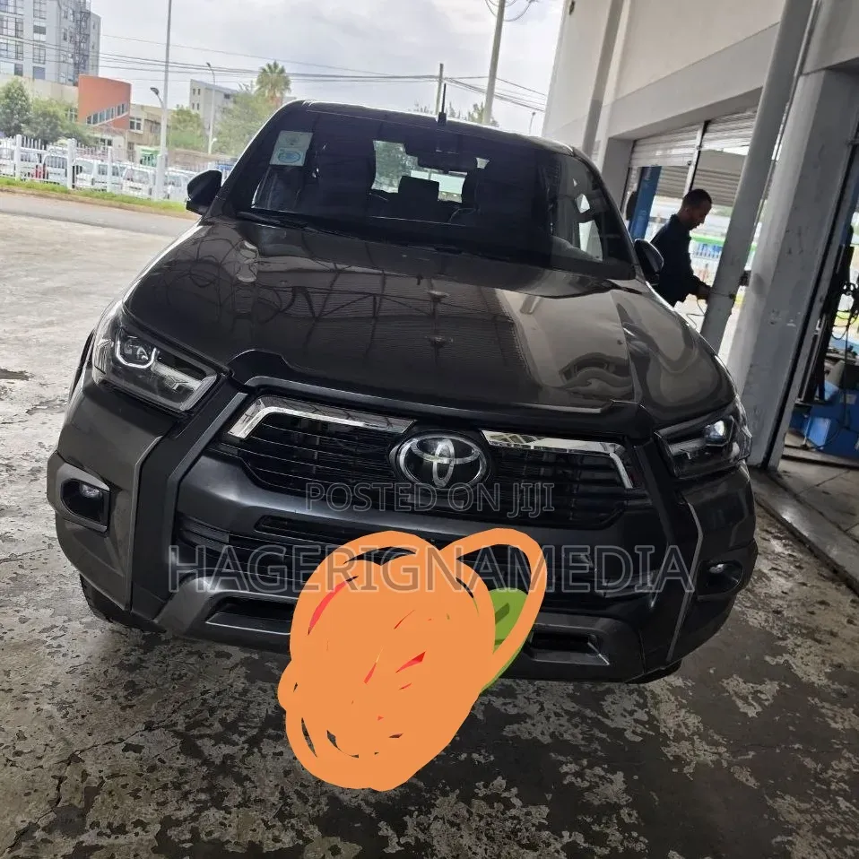Toyota Hilux 2021 Gray