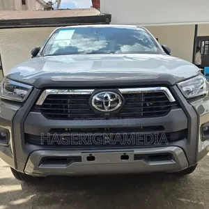 New Toyota Hilux 2025 Gray