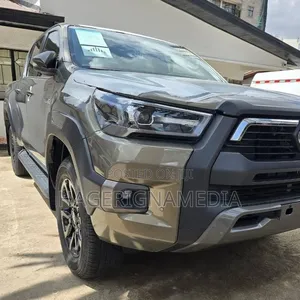 New Toyota Hilux 2025 Gray