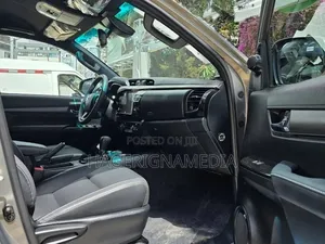 New Toyota Hilux 2025 Gray