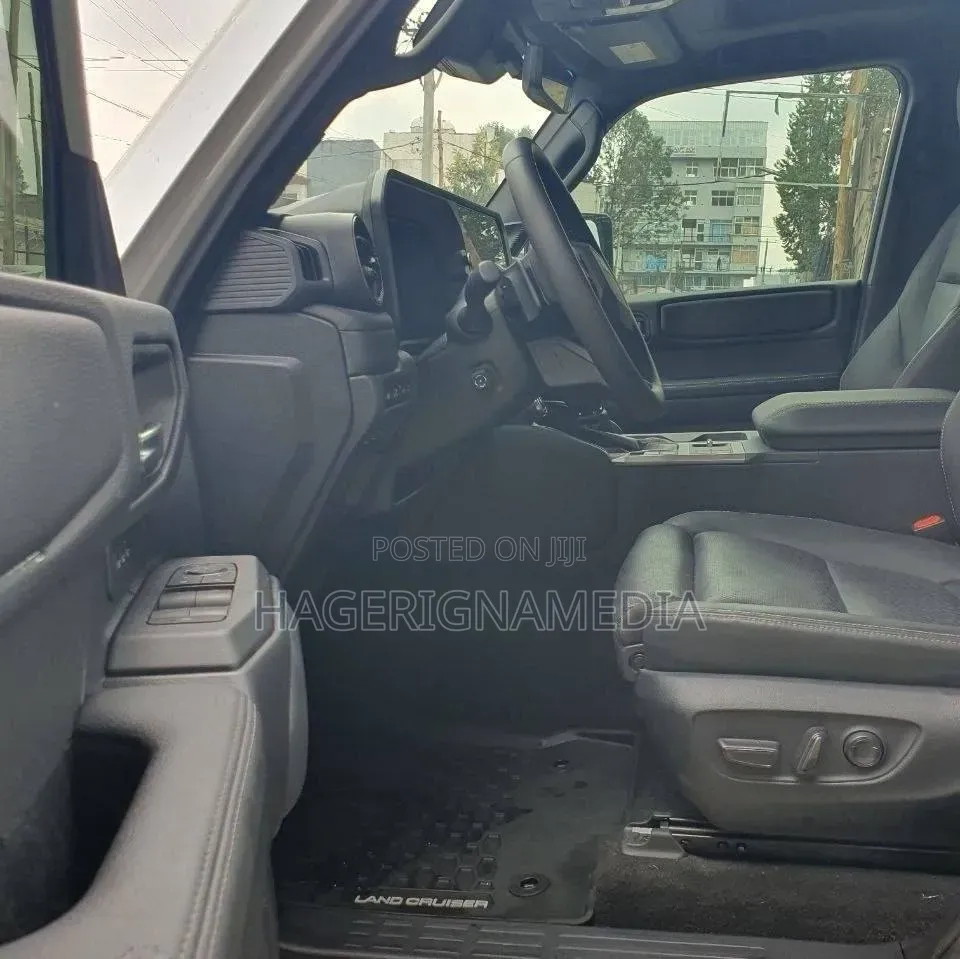 New Toyota Hilux 2025 Gray