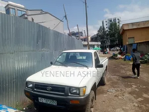 Toyota Hilux 1994 White