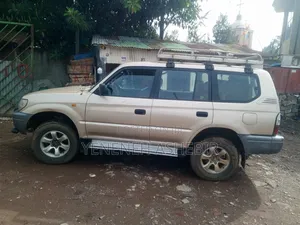 Toyota Land Cruiser 1999 Gold