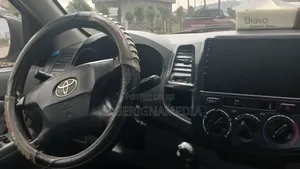 Toyota Hilux 2009 Silver