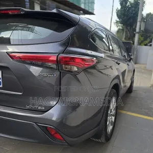 Toyota Highlander Hybrid 2024 Gray