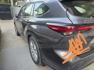 Toyota Highlander Hybrid 2024 Gray