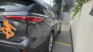 Toyota Highlander Hybrid 2024 Gray