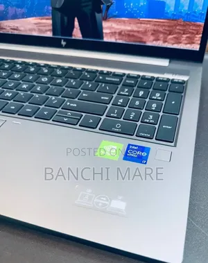 New Laptop HP ZBook Firefly G8 16GB Intel Core i7 SSD 512GB