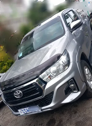 Toyota Hilux 2020 Silver