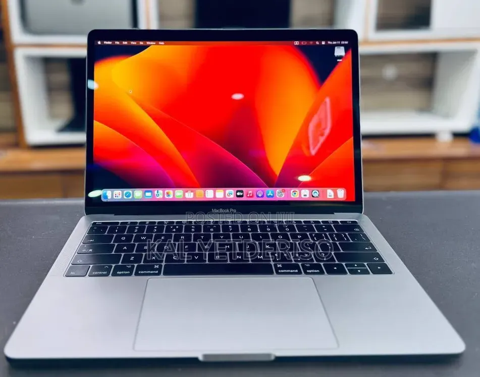 New Laptop Apple MacBook Pro 2017 8GB SSD 256GB