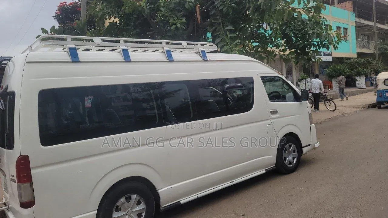 Toyota HiAce 2016 White