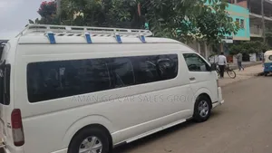 Toyota HiAce 2016 White