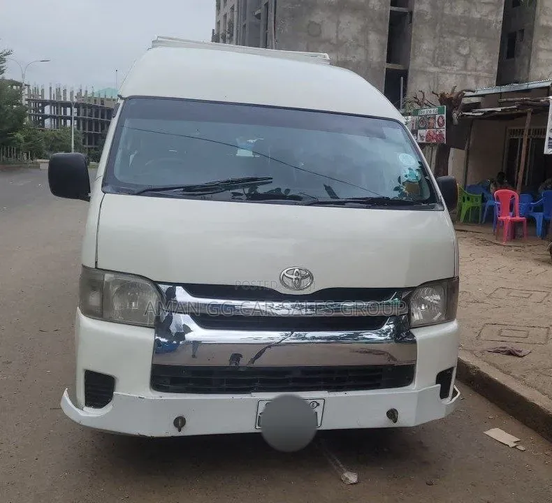 Toyota HiAce 2016 White