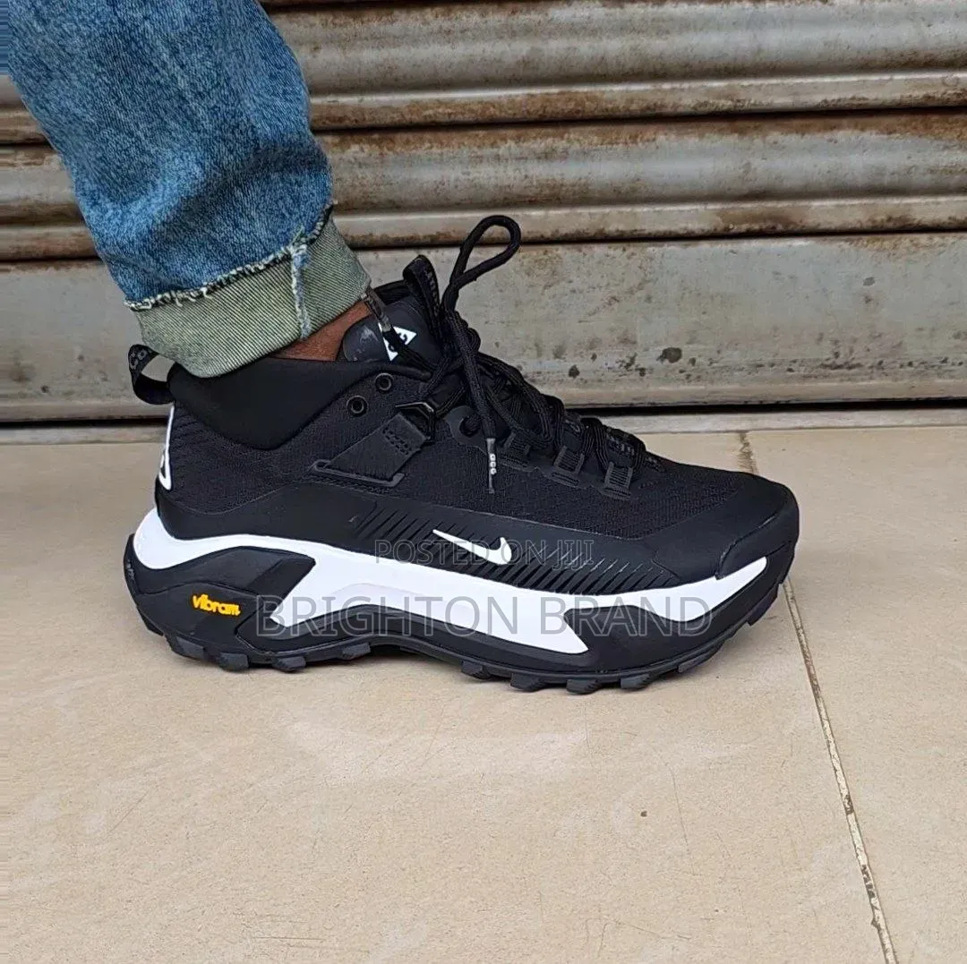 Nike Acg Boots Black and White