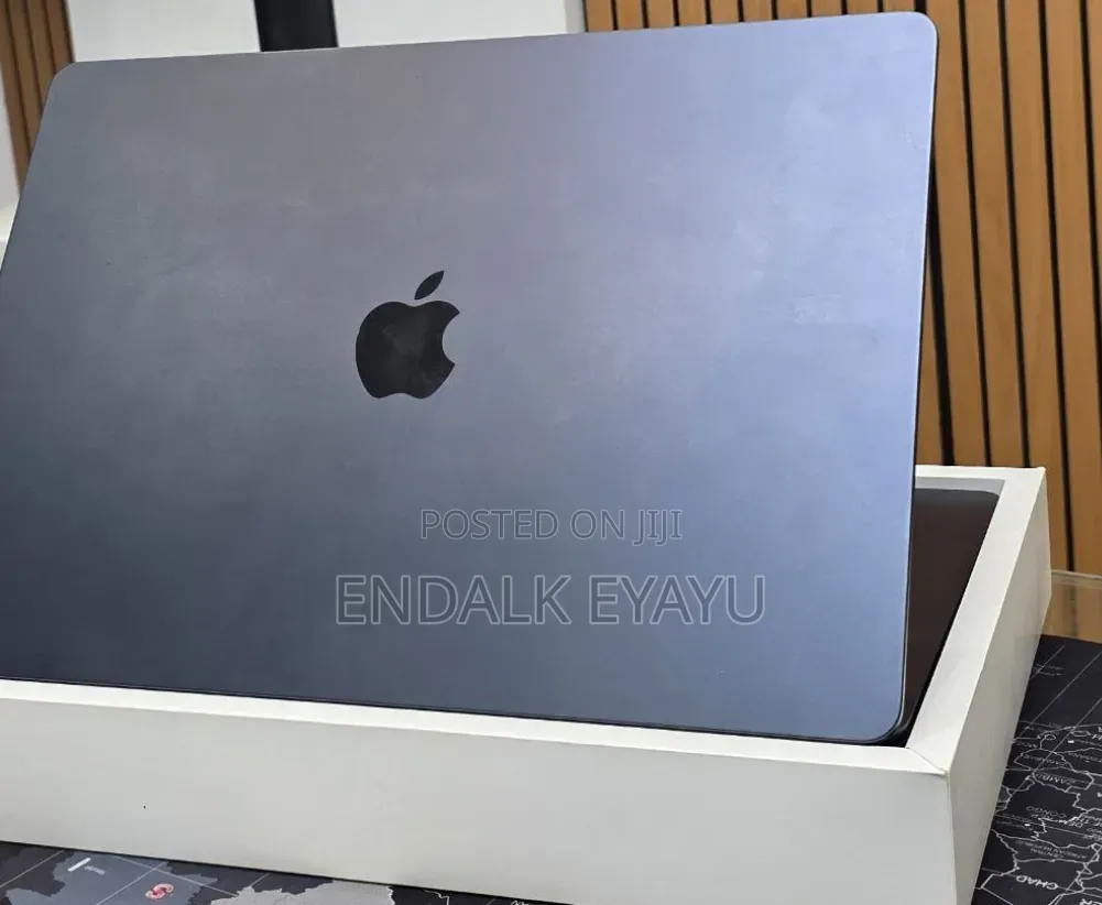 New Laptop Apple MacBook Air 2025 M4 16GB Apple M4 SSD 256GB