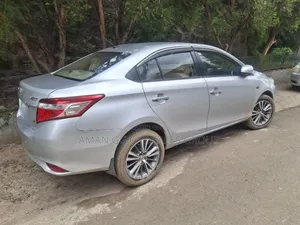 Toyota Yaris 2016 Silver
