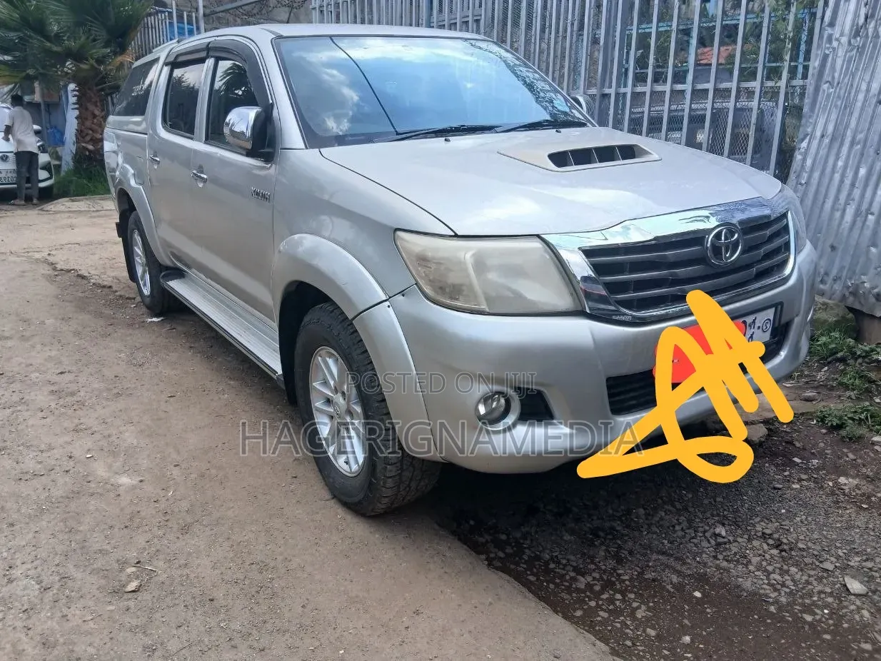 Toyota Hilux 2012 Silver