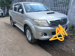 Toyota Hilux 2012 Silver