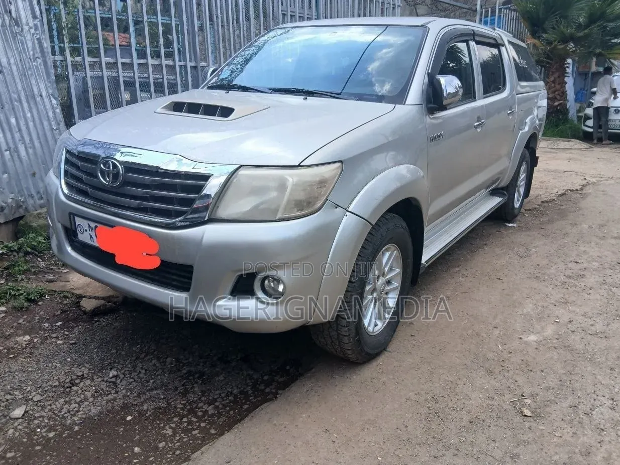 Toyota Hilux 2012 Silver