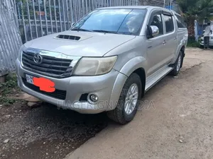 Toyota Hilux 2012 Silver