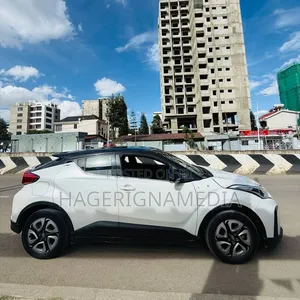 Toyota C-HR 2023 White