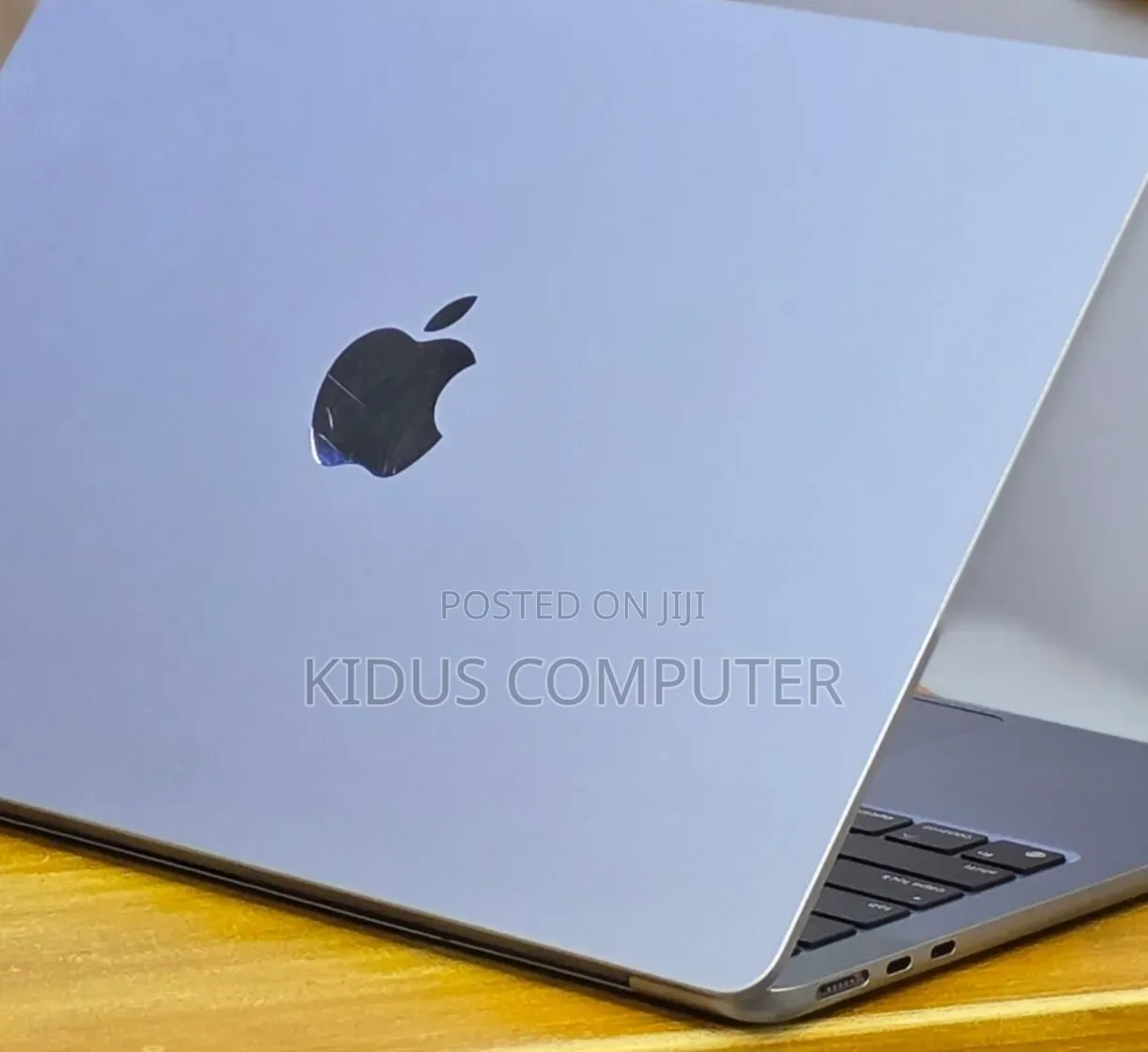 New Laptop Apple MacBook Air 2023 M2 8GB Apple M2 SSD 256GB