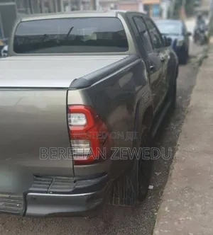 Toyota Hilux 2021 Gray