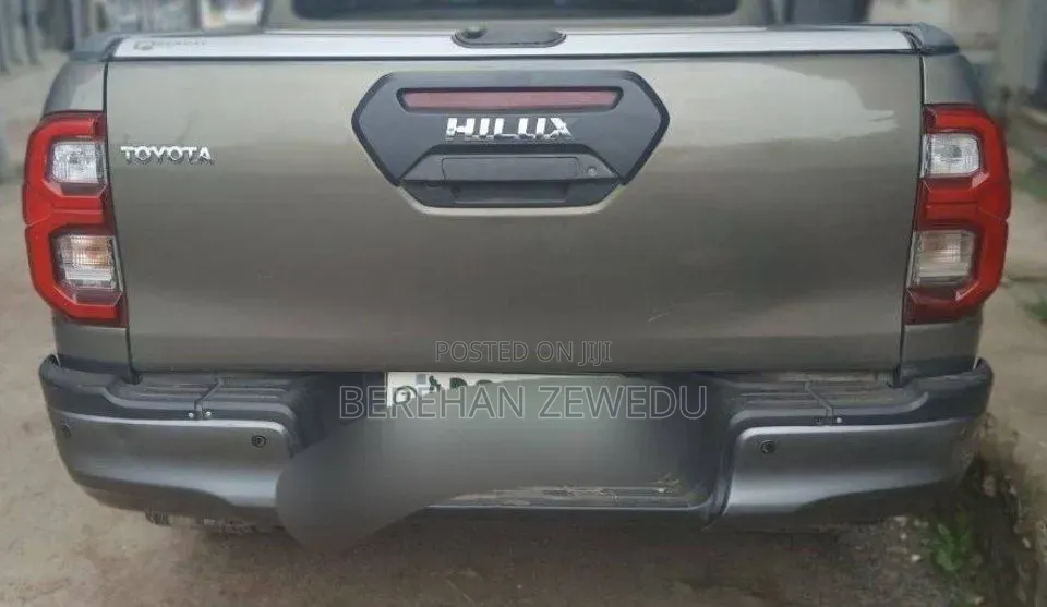 Toyota Hilux 2021 Gray
