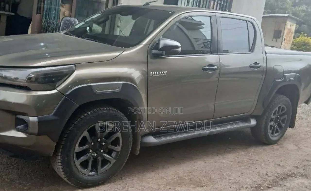 Toyota Hilux 2021 Gray