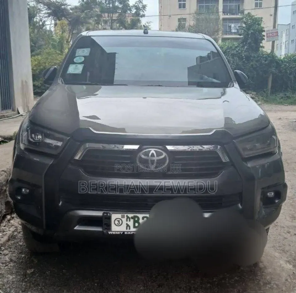 Toyota Hilux 2021 Gray
