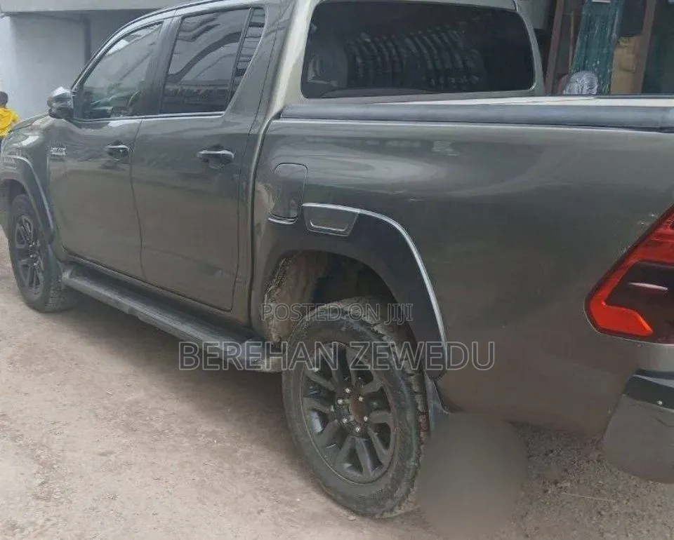 Toyota Hilux 2021 Gray