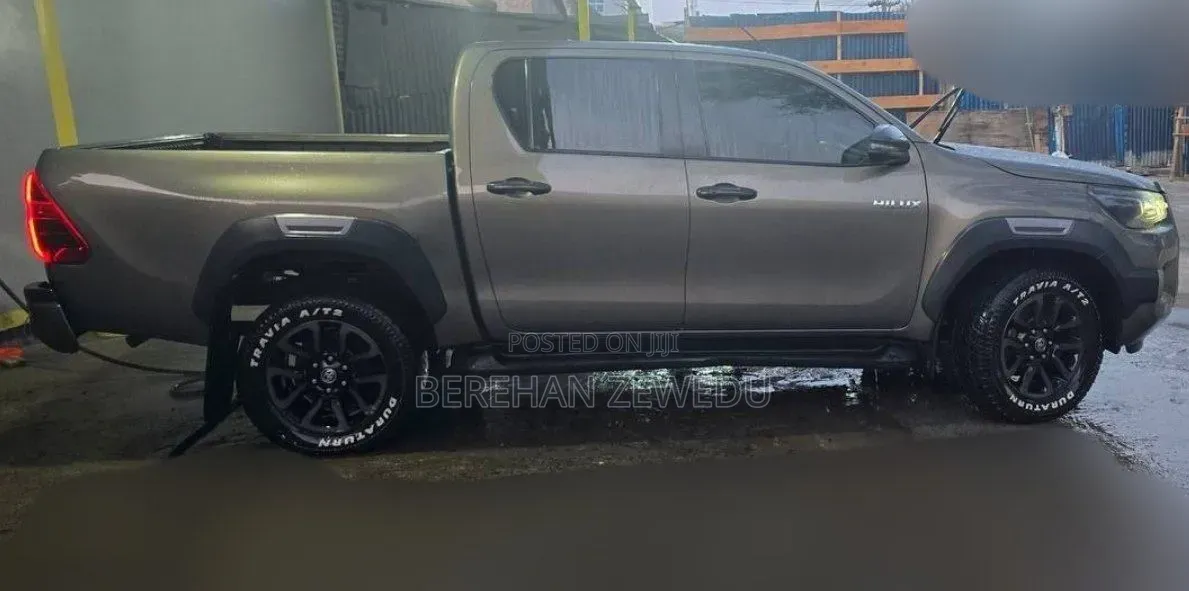 Toyota Hilux 2021 Gray