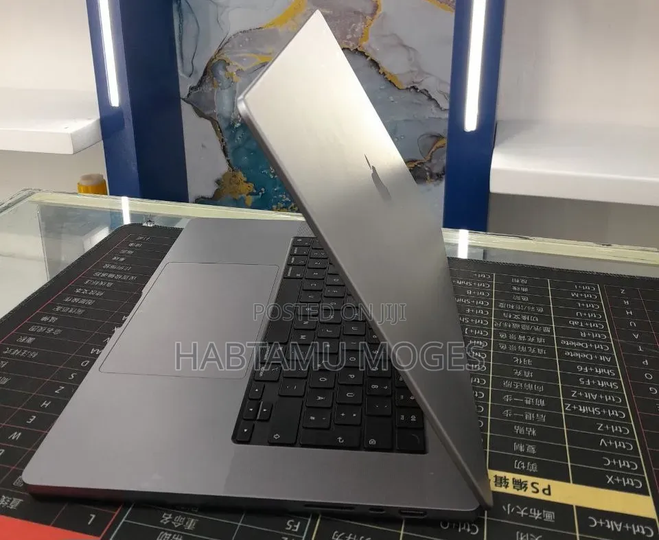 New Laptop Apple MacBook Pro 2021 M1 32GB Apple M1 Max SSD 1T