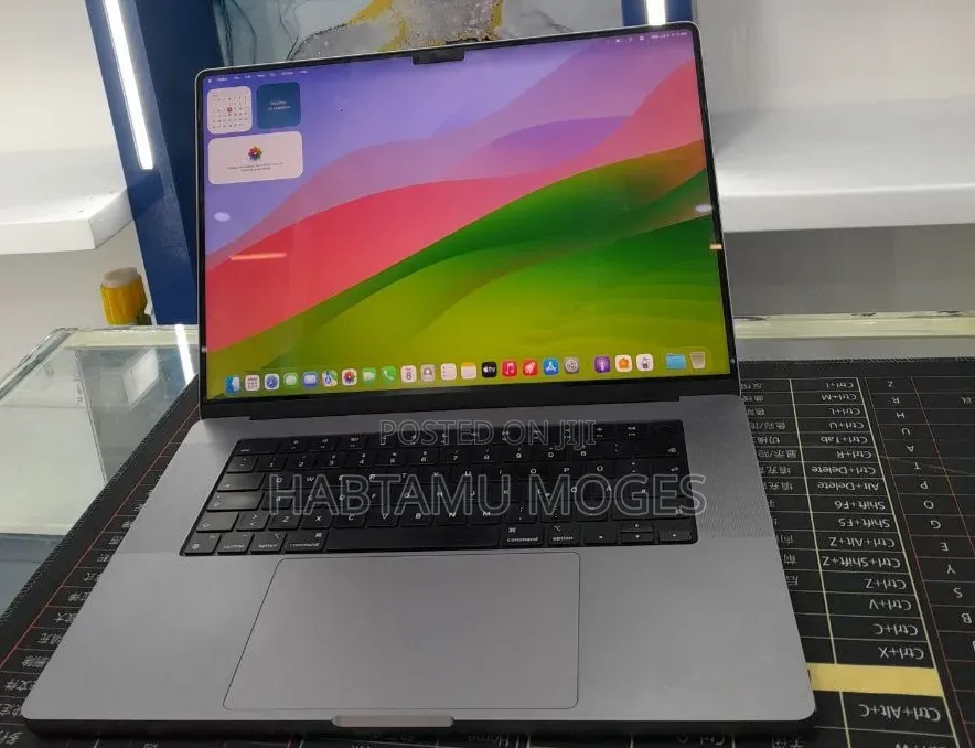 New Laptop Apple MacBook Pro 2021 M1 32GB Apple M1 Max SSD 1T