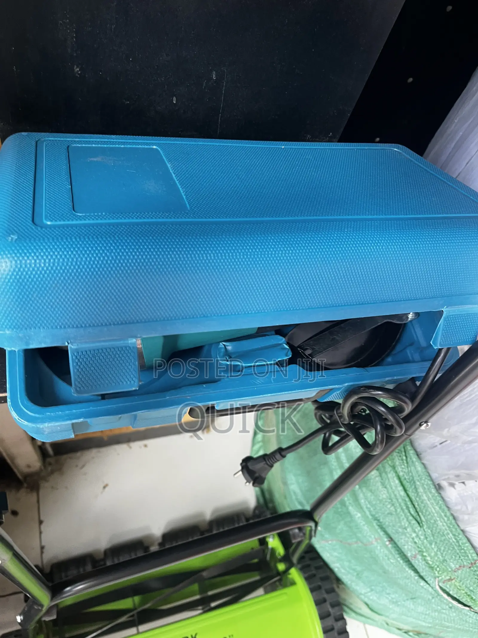 Makita Grinder 840w