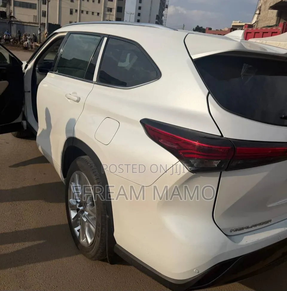 Toyota Highlander Hybrid 2024