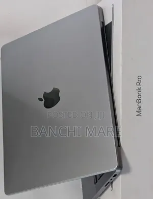 New Laptop Apple MacBook Pro 2022 M2 16GB Apple M2 SSD 512GB