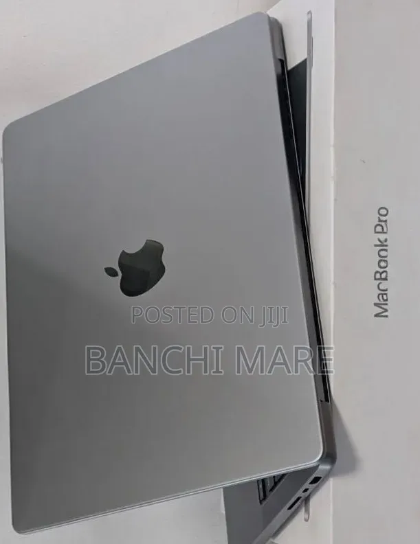 New Laptop Apple MacBook Pro 2022 M2 16GB Apple M2 SSD 512GB