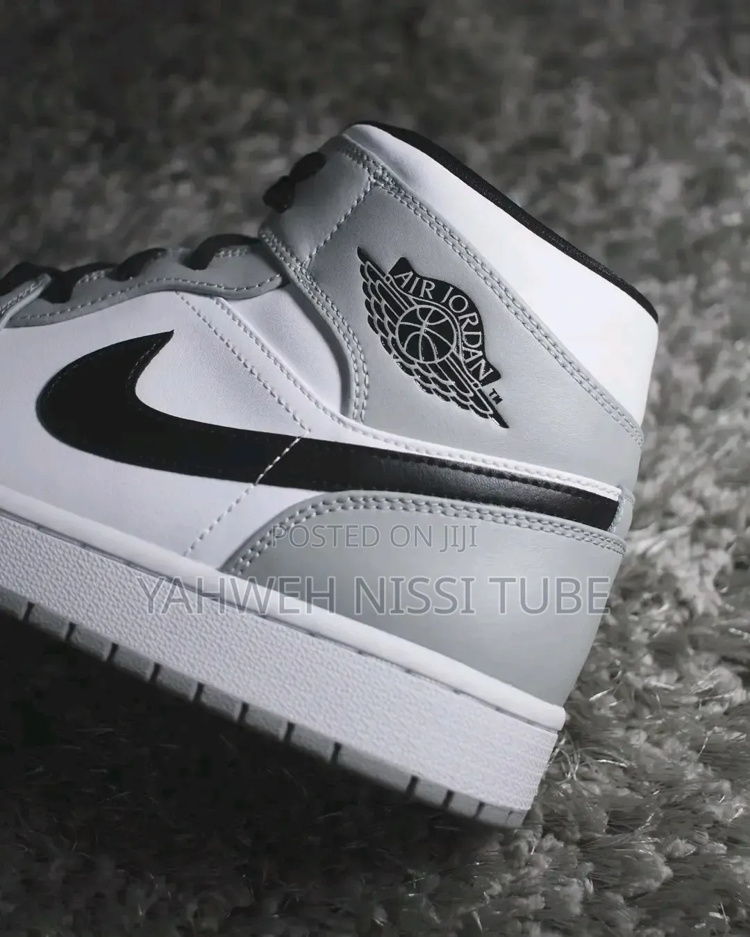 Nike Air Jordan 1 Mid "Light Smoke Grey"