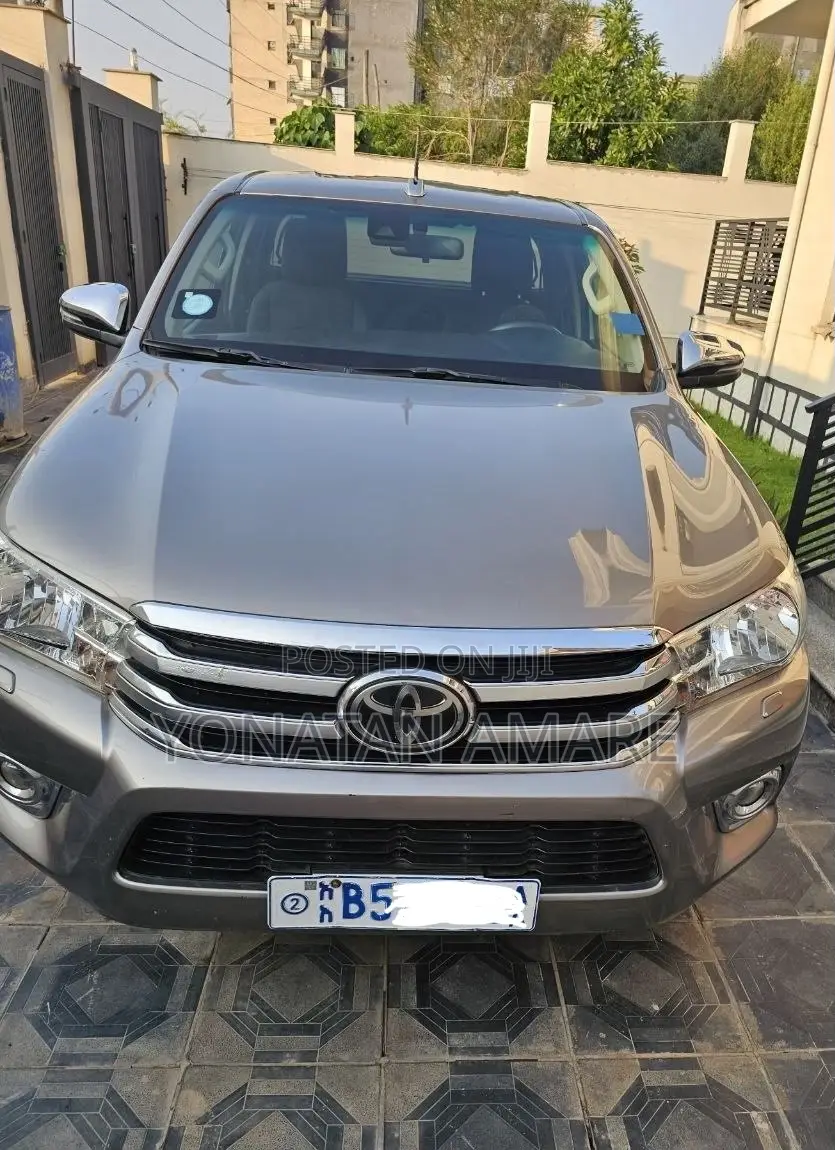 Toyota Hilux 2020 Gold