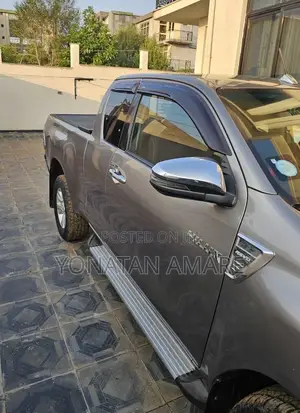 Toyota Hilux 2020 Gold