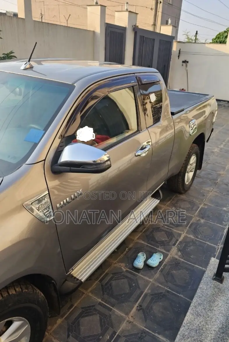 Toyota Hilux 2020 Gold