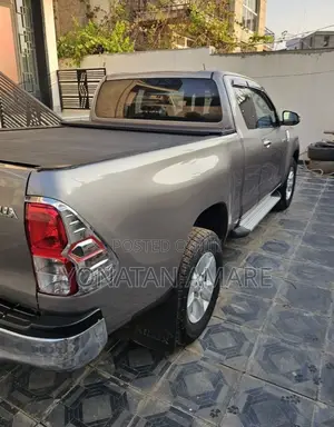 Toyota Hilux 2020 Gold