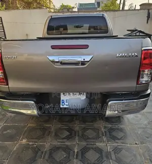 Toyota Hilux 2020 Gold