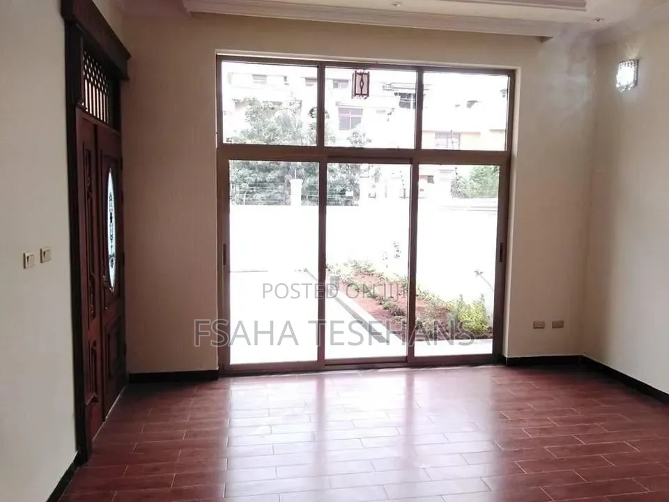 4bdrm Apartment in Villa, Bole for rent