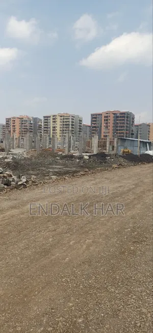 የሚሸጥ መሬት አያት አካባቢ