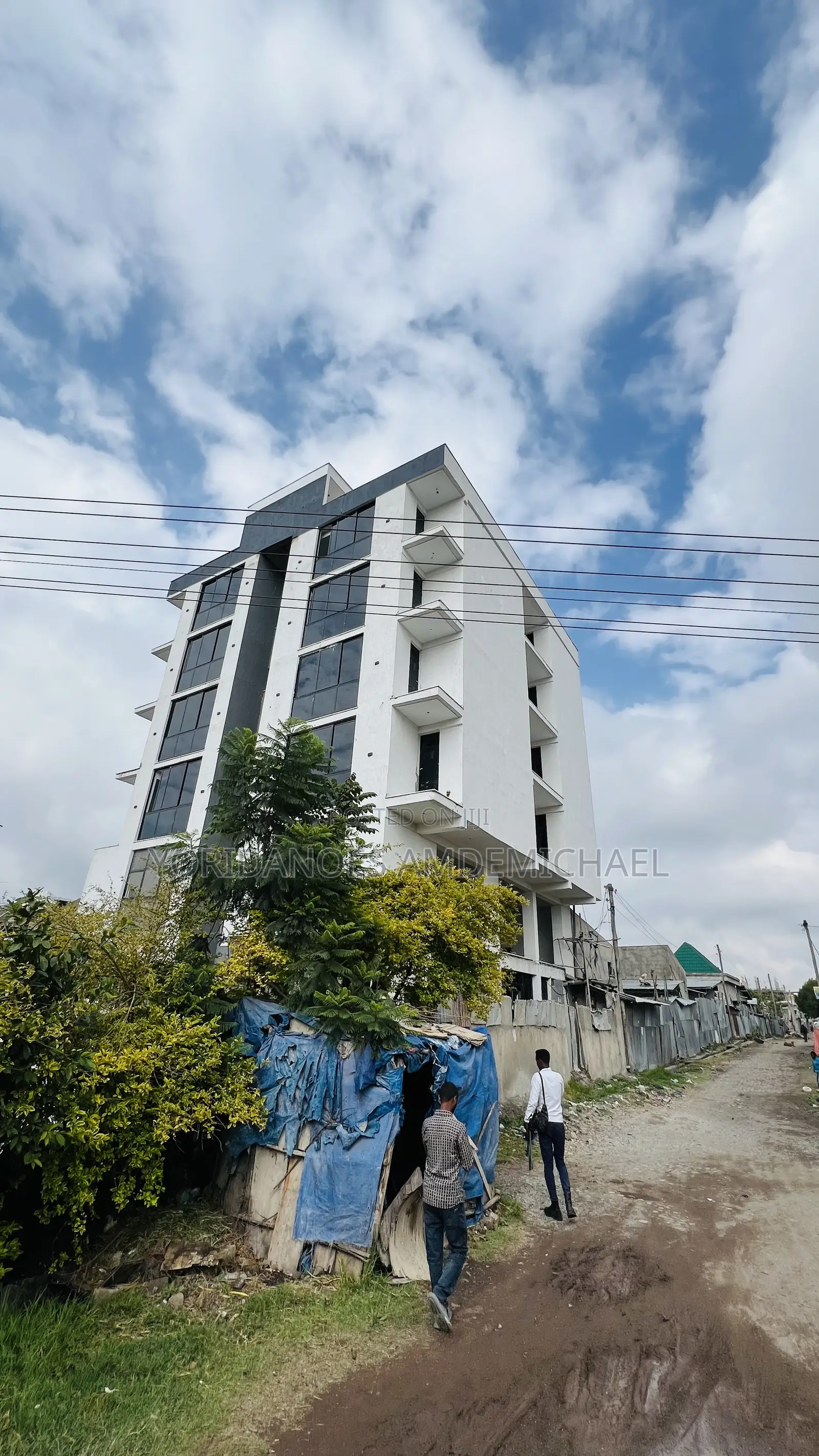 8bdrm Apartment in Tuludimtu, Akaky Kaliti for sale