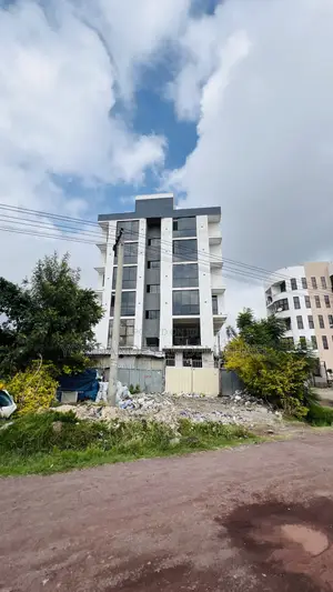 8bdrm Apartment in Tuludimtu, Akaky Kaliti for sale