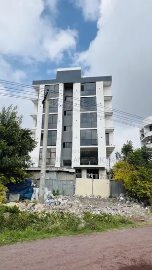 8bdrm Apartment in Tuludimtu, Akaky Kaliti for sale